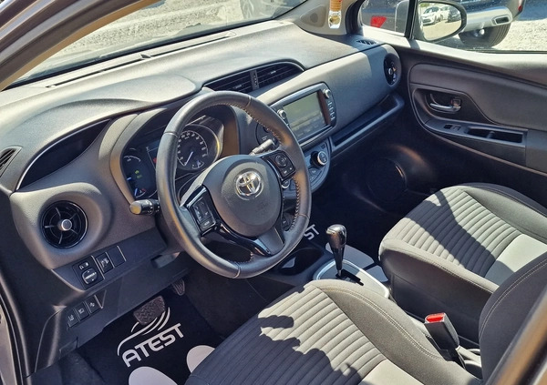 Toyota Yaris cena 56900 przebieg: 115000, rok produkcji 2017 z Lwówek małe 172